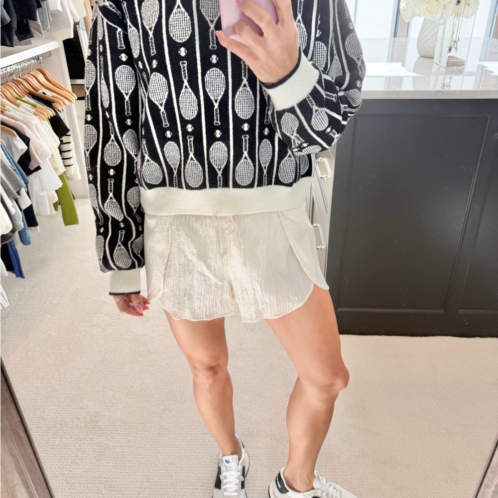 Preowned Lululemon Negative Split Textured Run Short 2.5" Cream Shorts Small - Picture 4 of 7